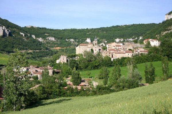 Gite Le Jaya Saint-Georges-de-Luzencon Bagian luar foto